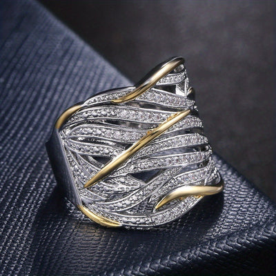 Eleganter Geschichteter Twist-Ring