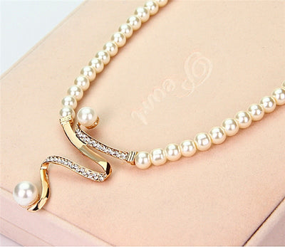 VIVILY | Elegantes Set aus Halskette und Ohrringen mit Naturperlen