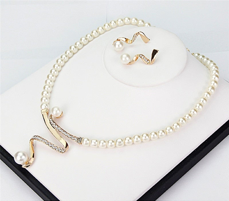 VIVILY | Elegantes Set aus Halskette und Ohrringen mit Naturperlen