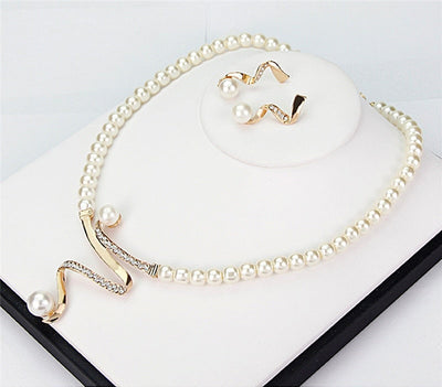VIVILY | Elegantes Set aus Halskette und Ohrringen mit Naturperlen
