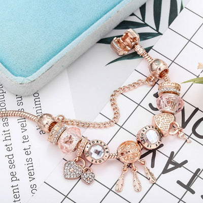 VIVILY | Elegantes Armband mit romantischen Rosen und silbernen Anhängern