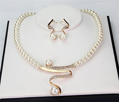 VIVILY | Elegantes Set aus Halskette und Ohrringen mit Naturperlen