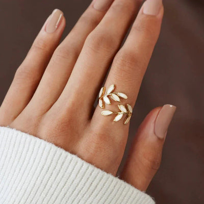 VIVILY | Eleganter Weißopal Blatt Ring
