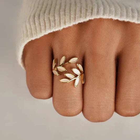 VIVILY | Eleganter Weißopal Blatt Ring