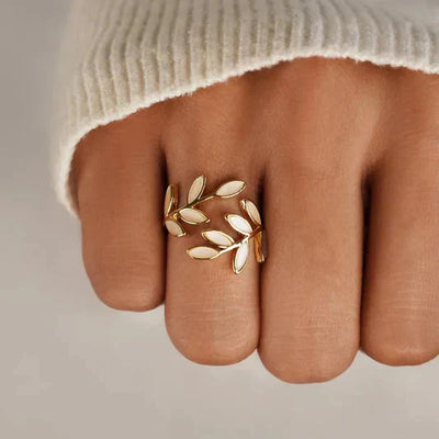 VIVILY | Eleganter Weißopal Blatt Ring