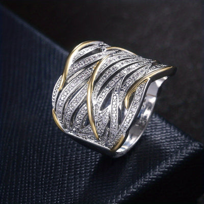 Eleganter Geschichteter Twist-Ring