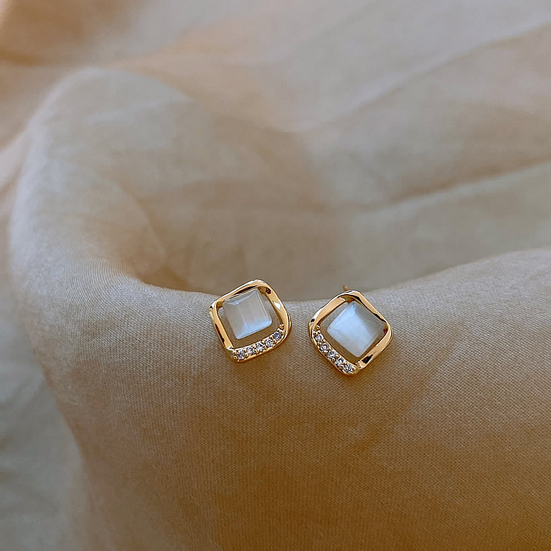 VIVILY | Elegante hohe Ohrringe mit goldenem Kristall für außergewöhnlichen Glanz