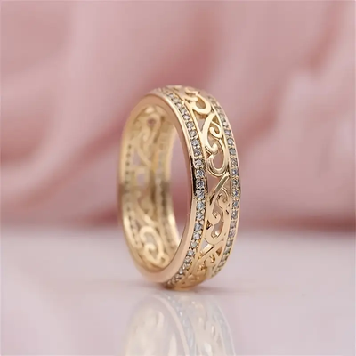 Eleganter Hohlring in Gold