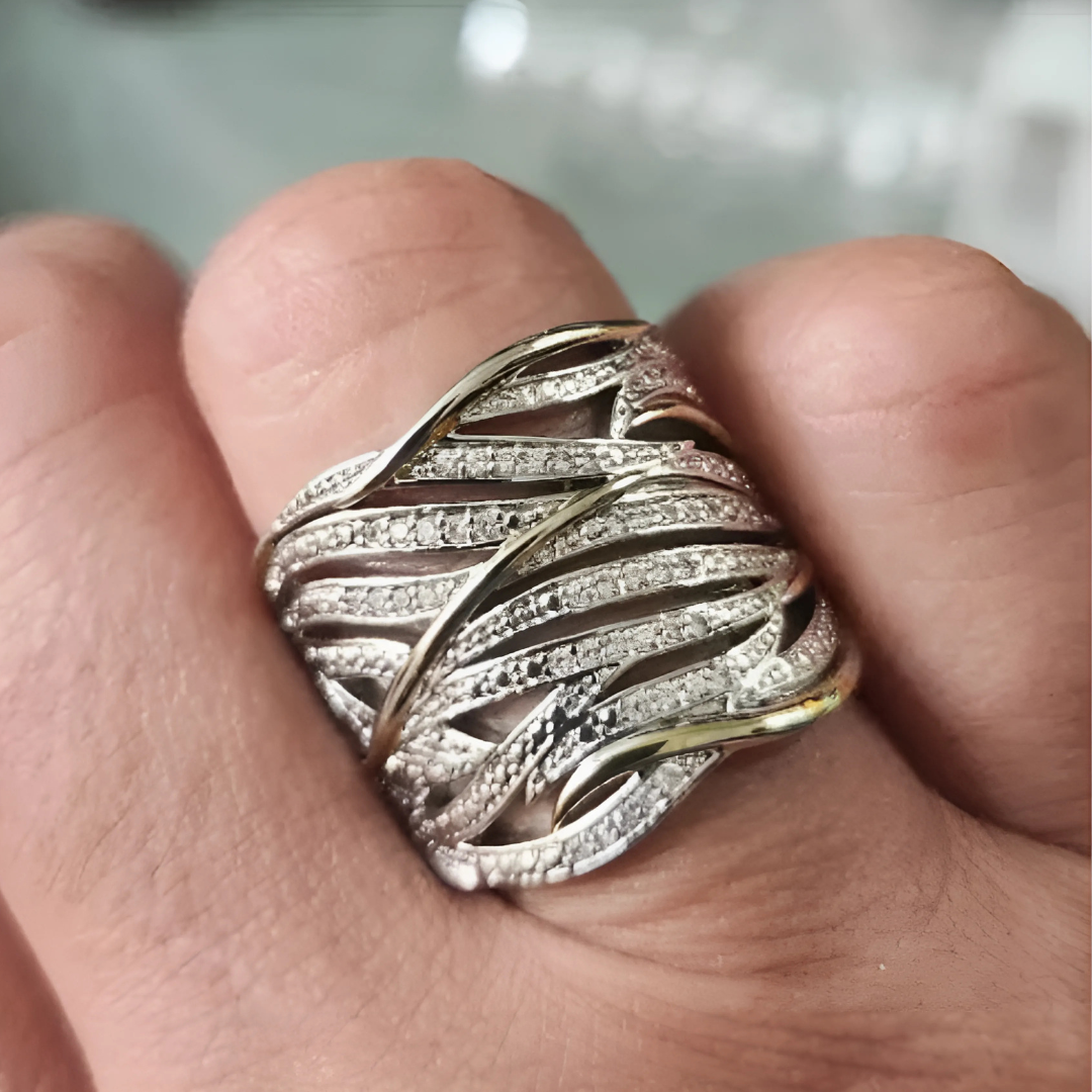 Eleganter Geschichteter Twist-Ring